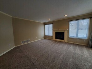 2336 Keystone Ct in Grand Forks, ND - Building Photo - Building Photo