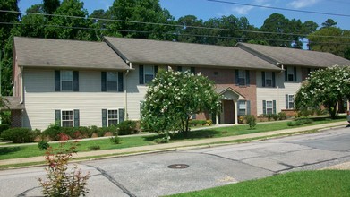 301-305 Hinsdale Ave in Fayetteville, NC - Building Photo - Building Photo