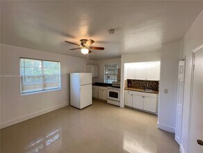 7535 NW 4th Ct, Unit 4 in Miami, FL - Building Photo - Building Photo