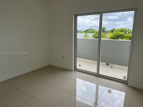 2300 NW 7th St in Miami, FL - Building Photo - Building Photo