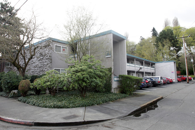 Trailside Apartments in Seattle, WA - Building Photo - Building Photo