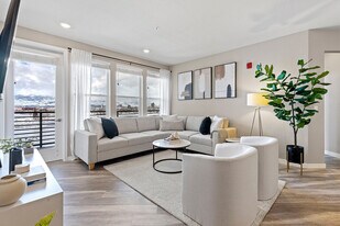 375 Harbour Cove Dr in Sparks, NV - Building Photo