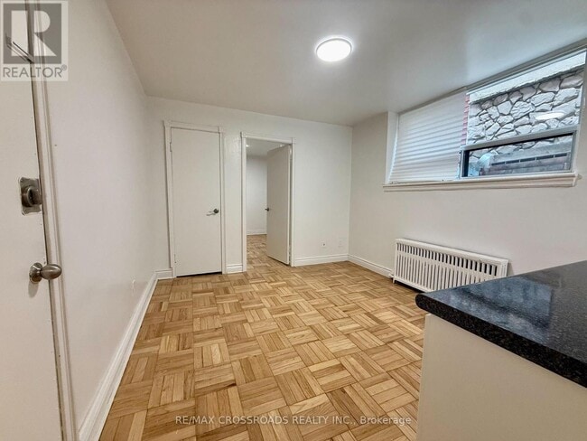 2770 Yonge St in Toronto, ON - Building Photo - Building Photo