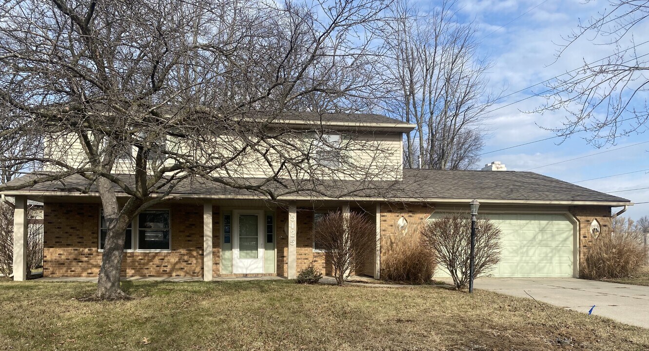 5425 Hewitt Ln in Fort Wayne, IN - Building Photo