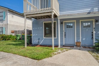 563 6th Ave S in Jacksonville Beach, FL - Building Photo - Building Photo