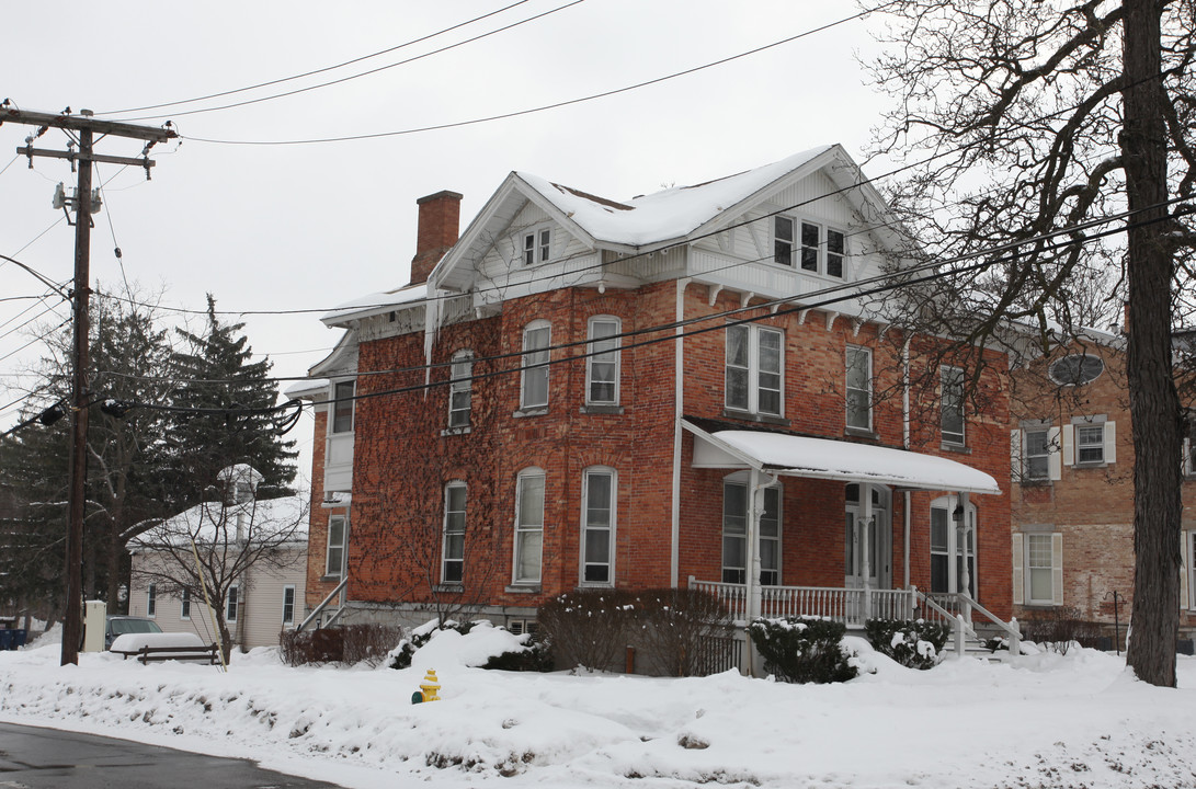 62 South St in Auburn, NY - Foto de edificio