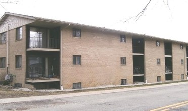 Lakeside Apartments in Lake Orion, MI - Building Photo - Building Photo