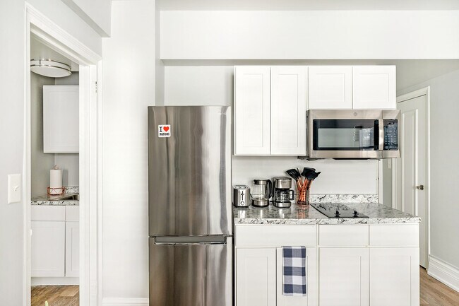 238 W 73rd St in New York, NY - Building Photo - Building Photo