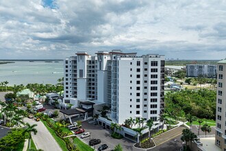 Grandview at Bay Beach in Fort Myers Beach, FL - Foto de edificio - Building Photo