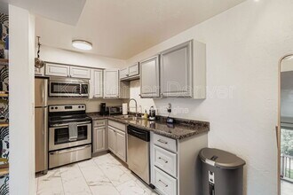 5300 Cherry Creek S Dr in Denver, CO - Foto de edificio - Building Photo