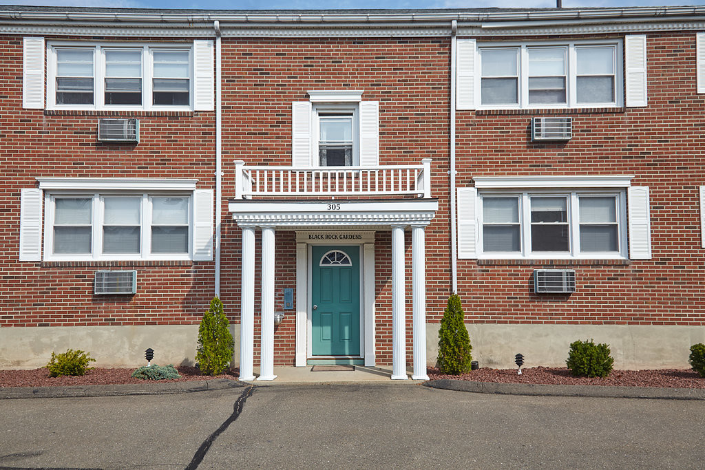 Black Rock Gardens, LLC in Bridgeport, CT - Building Photo