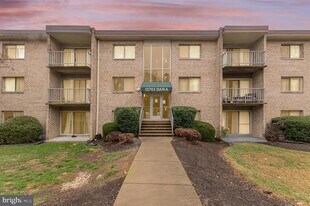12703 Dara Dr, Unit 203 in Woodbridge, VA - Building Photo