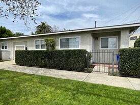 241 E 8th St in Upland, CA - Building Photo