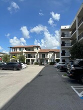 8301 NW 41st St in Doral, FL - Building Photo - Building Photo