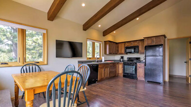 58330 Donner Summit Rd, Unit Sugar Bowl View Apartment in Norden, CA - Building Photo - Building Photo