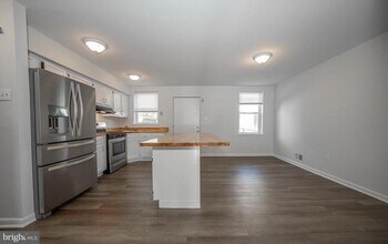 835 N Uber St in Philadelphia, PA - Building Photo - Building Photo