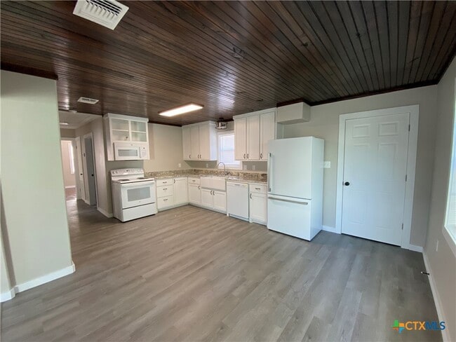 702 E Stayton Ave in Victoria, TX - Building Photo - Building Photo