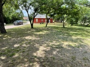 1312 Central Texas Expy in Lampasas, TX - Building Photo - Building Photo