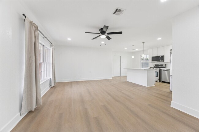 2302 Hewitt Dr in Houston, TX - Building Photo - Building Photo