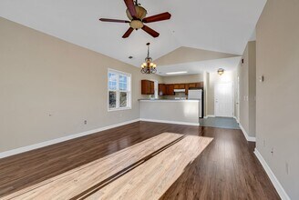 216 Castle Dr in Myrtle Beach, SC - Foto de edificio - Building Photo