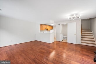 9453 Chadburn Pl in Gaithersburg, MD - Building Photo - Building Photo
