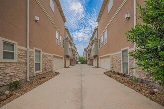 912 W 25th St in Houston, TX - Foto de edificio - Building Photo