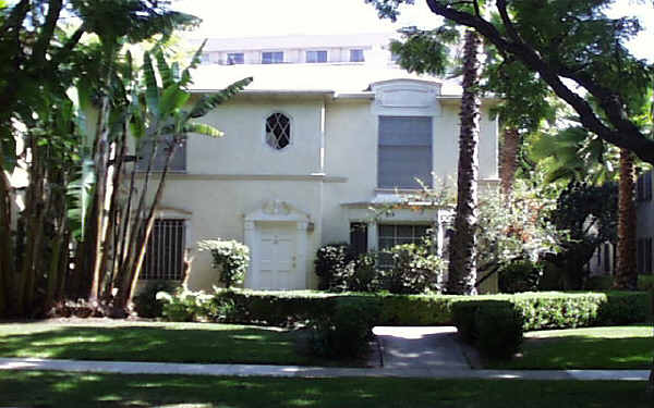 338 N Oakhurst Dr in Beverly Hills, CA - Foto de edificio - Building Photo