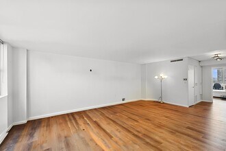 6301 N Sheridan Rd in Chicago, IL - Building Photo - Building Photo