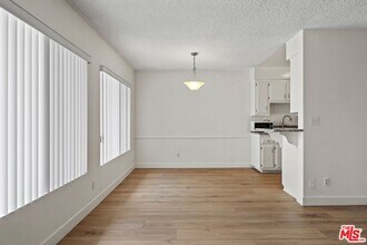 11933 Darlington Ave in Los Angeles, CA - Building Photo - Building Photo