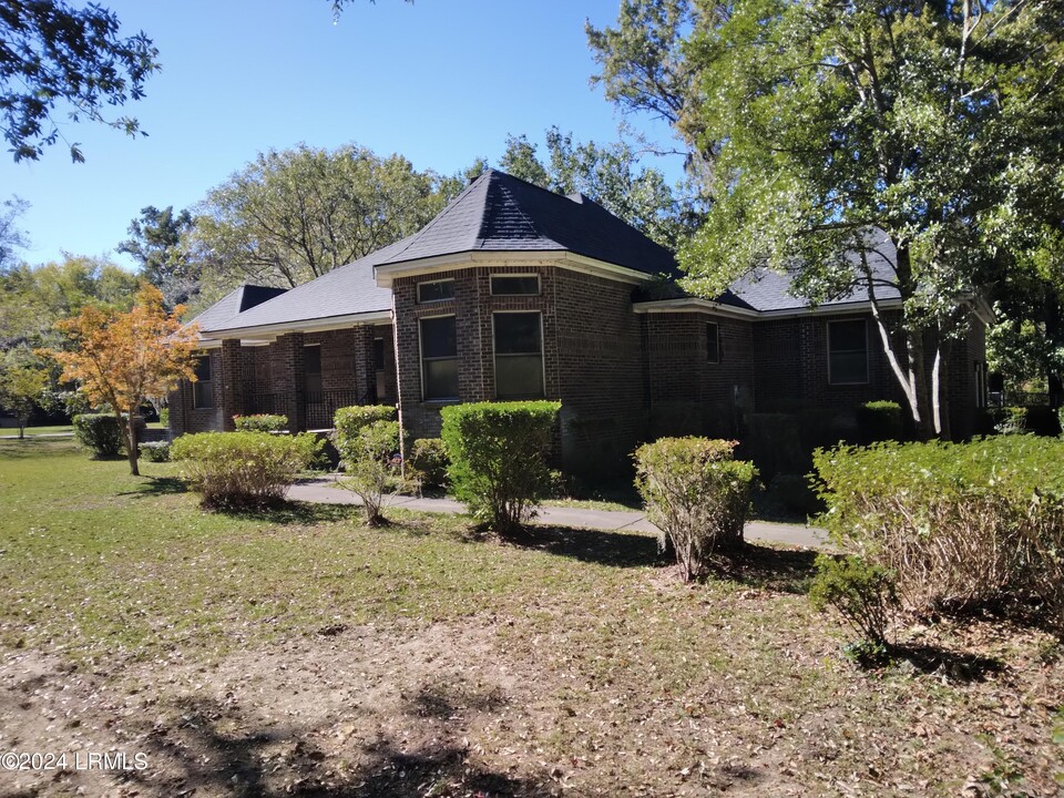 35 Joe Frazier Rd in Beaufort, SC - Foto de edificio