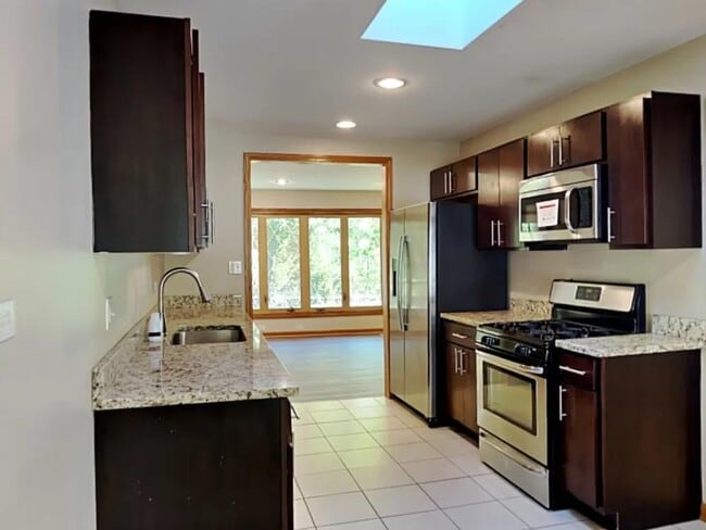 103 S Cedarcrest Dr in Schaumburg, IL - Building Photo - Building Photo