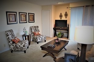 1 Bedroom South Peoria Apartments For Rent Tulsa Ok Wellsford Oaks Apartments