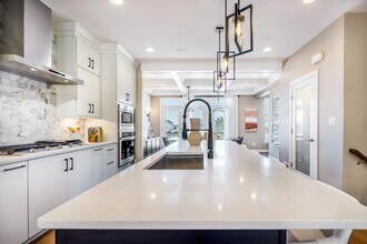 5205 Ridgeview Retreat Dr in Chantilly, VA - Building Photo - Building Photo