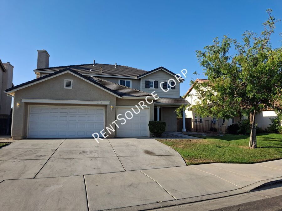 1114 Cambridge Ct in Lancaster, CA - Building Photo