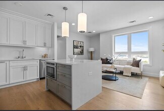 301 Border St, Unit PH09 in Boston, MA - Foto de edificio - Building Photo