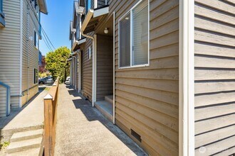 1727 NW 61st St, Unit 1 in Seattle, WA - Building Photo - Building Photo