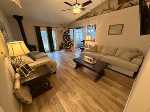 1740 Peregrine Dr in Mountain Home, ID - Foto de edificio - Building Photo