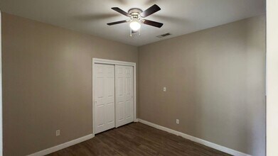2337 W Wren Ave in Visalia, CA - Building Photo - Building Photo