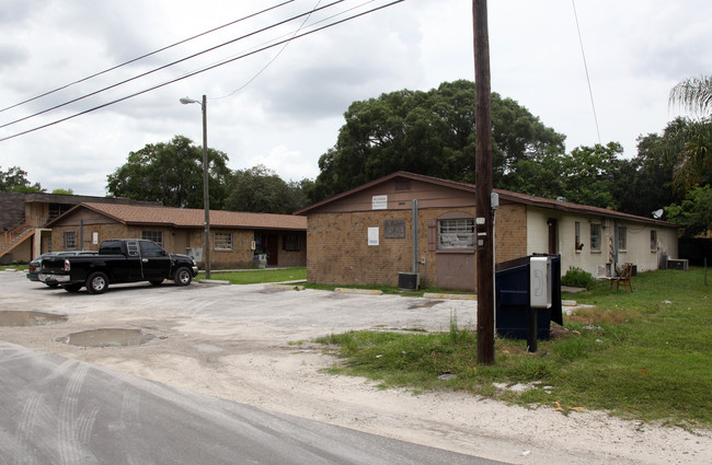 2004 E 142nd Ave in Tampa, FL - Foto de edificio - Building Photo