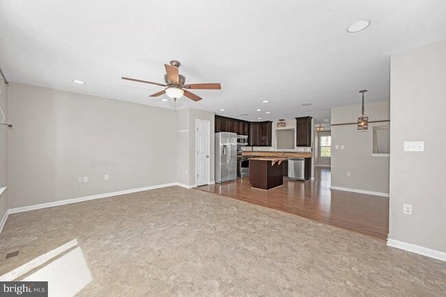 7 New Gate Ct in Falling Waters, WV - Building Photo - Building Photo