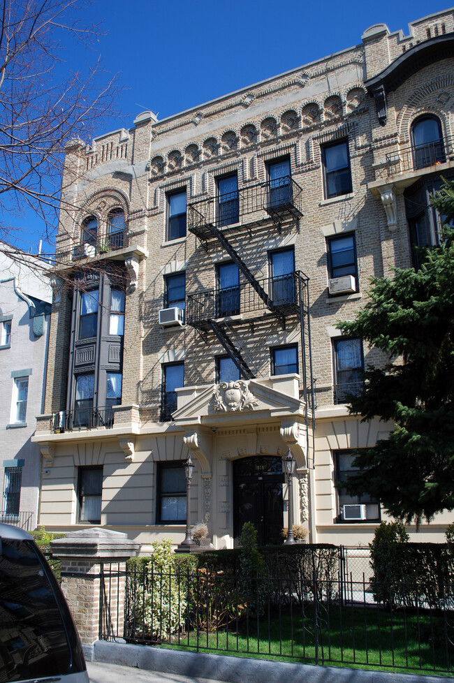 315 Eastern Pky in Brooklyn, NY - Foto de edificio - Building Photo