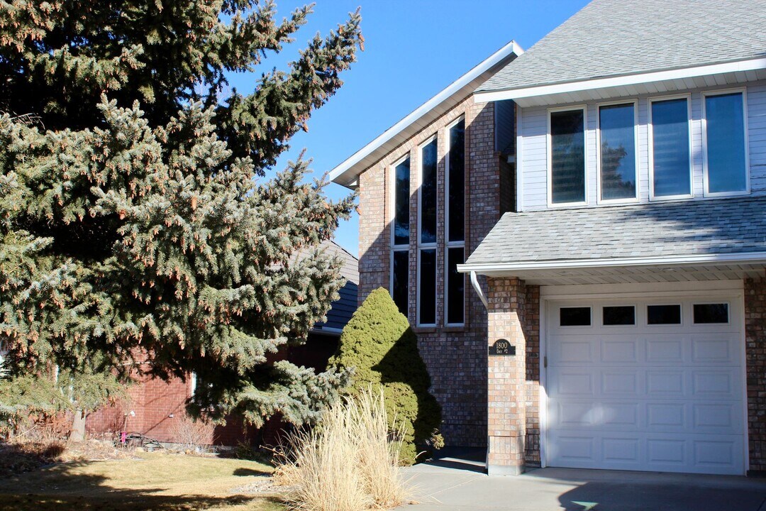 1800 Ruby View Dr in Elko, NV - Building Photo