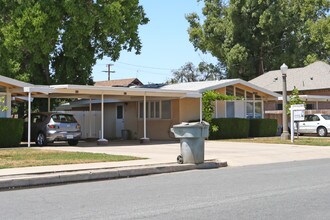 515-527 N Encina St in Visalia, CA - Building Photo - Building Photo