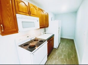 3608 Taft St, Unit Studio Apartment in Hollywood, FL - Building Photo - Building Photo
