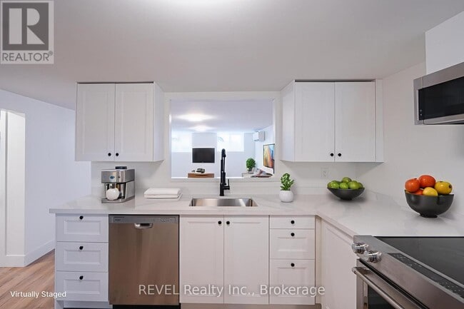 2137 Mt Forest Dr in Burlington, ON - Building Photo - Building Photo