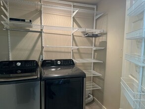10009 NE 120th Ln, Unit B103 in Kirkland, WA - Building Photo - Building Photo