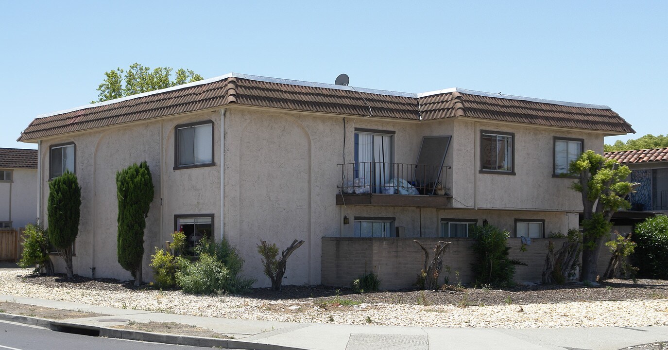 1917 Clayton Way in Concord, CA - Building Photo