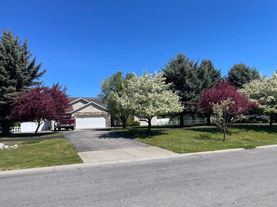 2369 N Howell Rd in Post Falls, ID - Building Photo