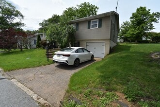 2024 Lincoln St in Camp Hill, PA - Building Photo - Building Photo
