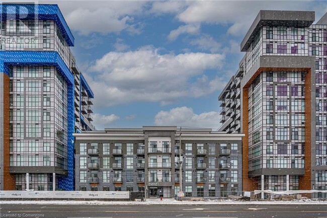 450 Dundas St E in Waterdown, ON - Building Photo - Building Photo